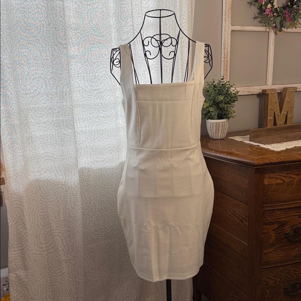 Pink Lily White Sleeveless Dress, Size Medium